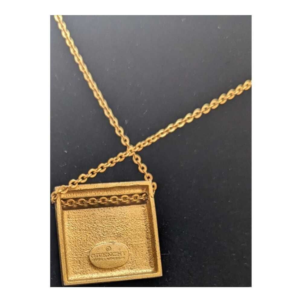Givenchy G Logo Paris‎ New York Square Gold Tone Pendant Necklace Purple Pink - Picture 4 of 5